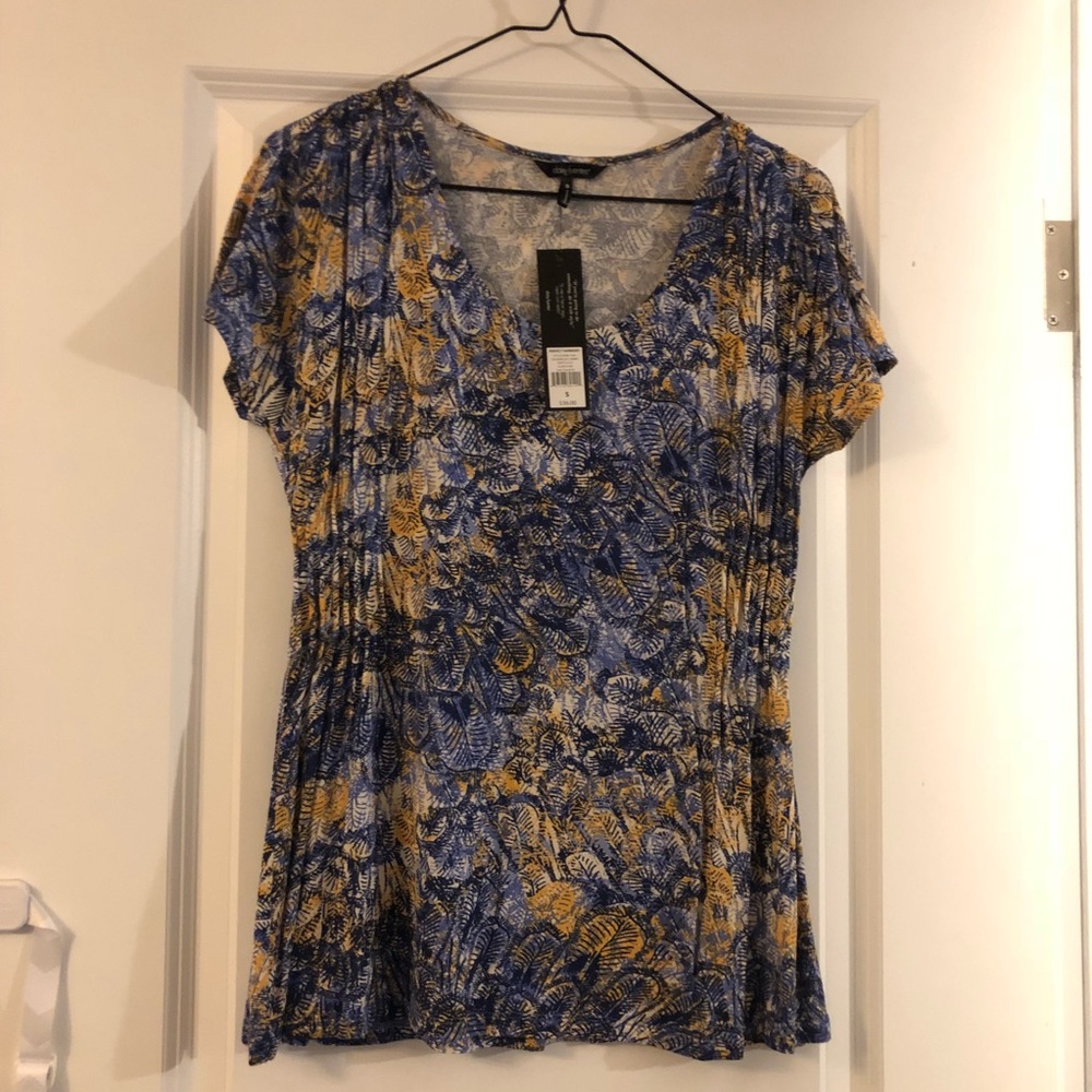 NWT Daisy Fuentes side cinched abstract print top